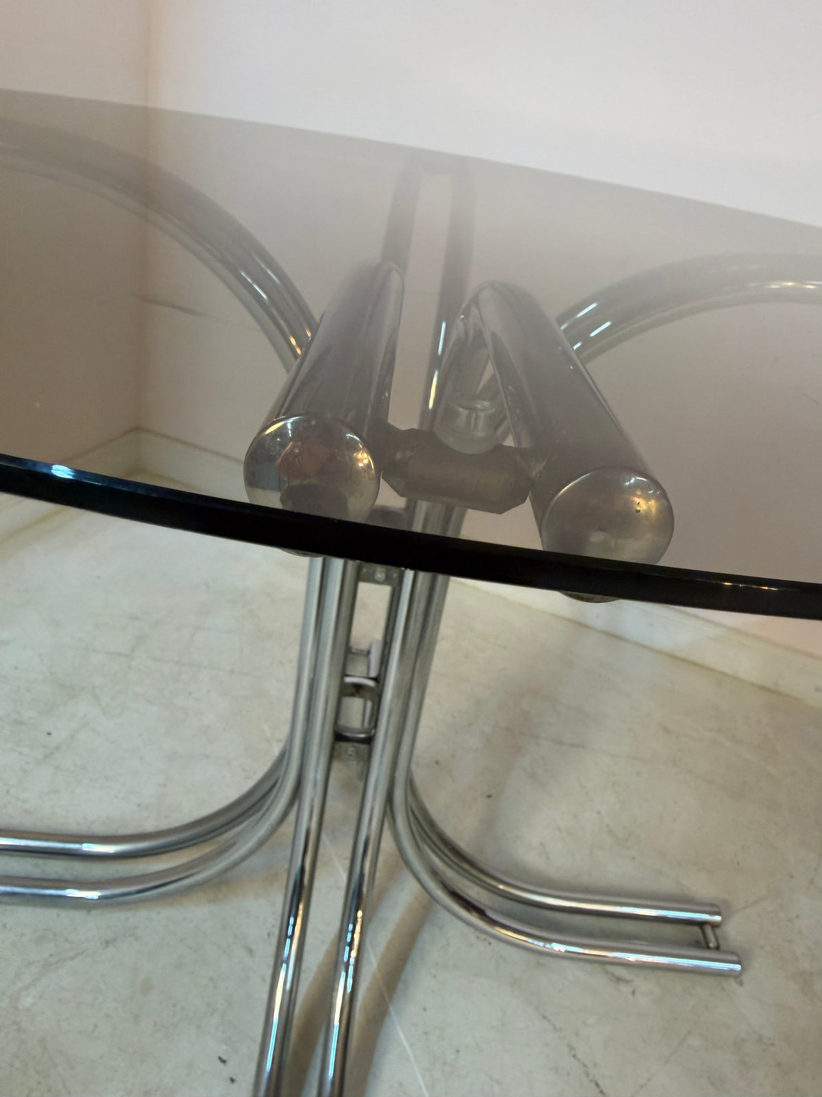 Vintage Esstisch Chrom und Rauchglas Space Age