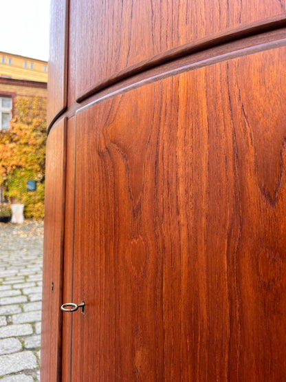 Vintage Eckschrank Teak mit Schloss aus Dänemark