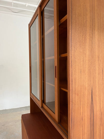 Vintage Vitrine Teak mit Schiebetüren von Hundevad