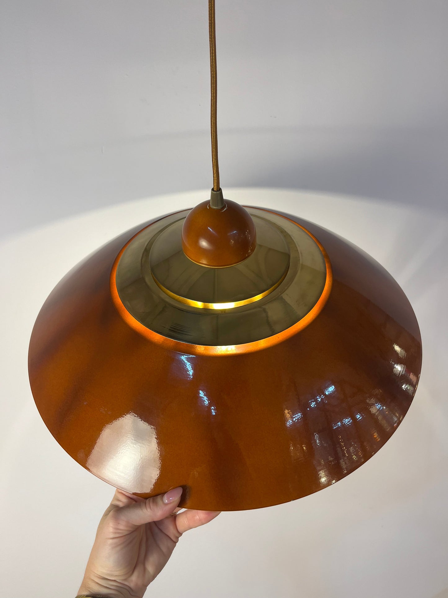 Vintage Hängelampe Messing und Orange aus Belgien