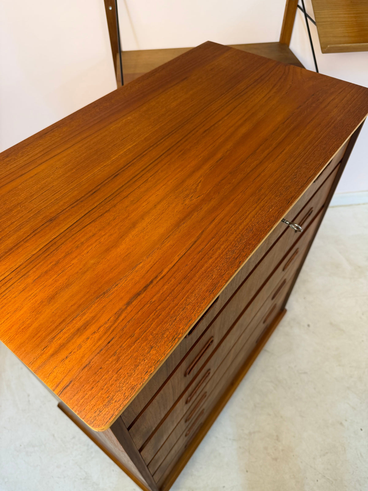 Vintage Kommode Teak mit Schloss aus Dänemark