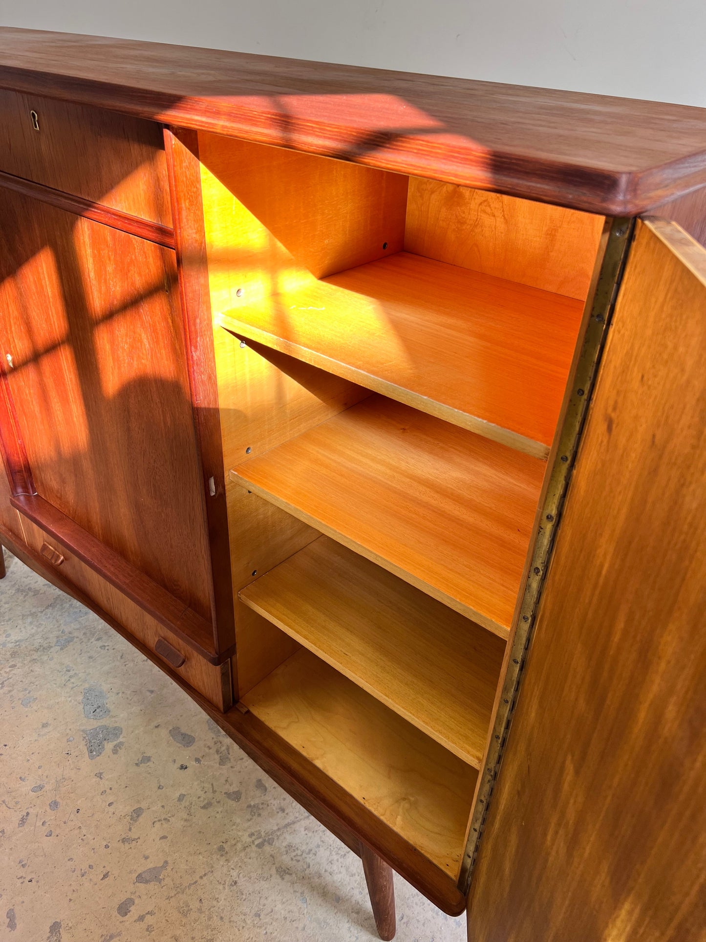 Vintage Kommode aus Teak aus Dänemark refurbished braun rotstichig Teakholz Metall