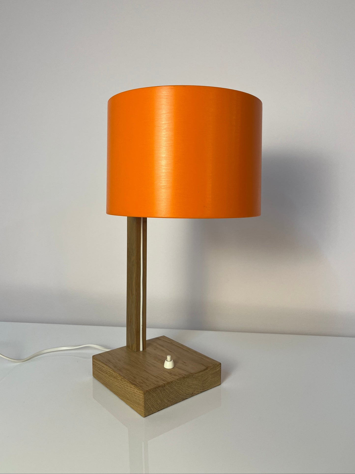 Vintage Schreibtischlampe in Orange und Eiche von Luxus Vittsjö