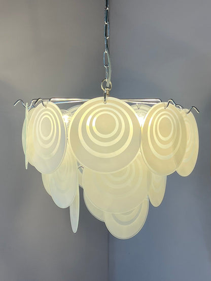 Vintage Kronleuchter weiß silber mit Glasscheiben von Vistosi inspiriert