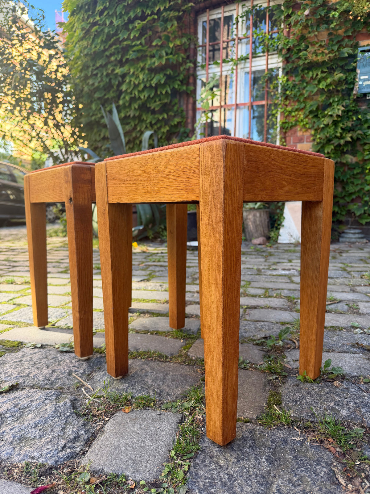 Hocker Eiche mit roter Sitzfläche, Dänemark