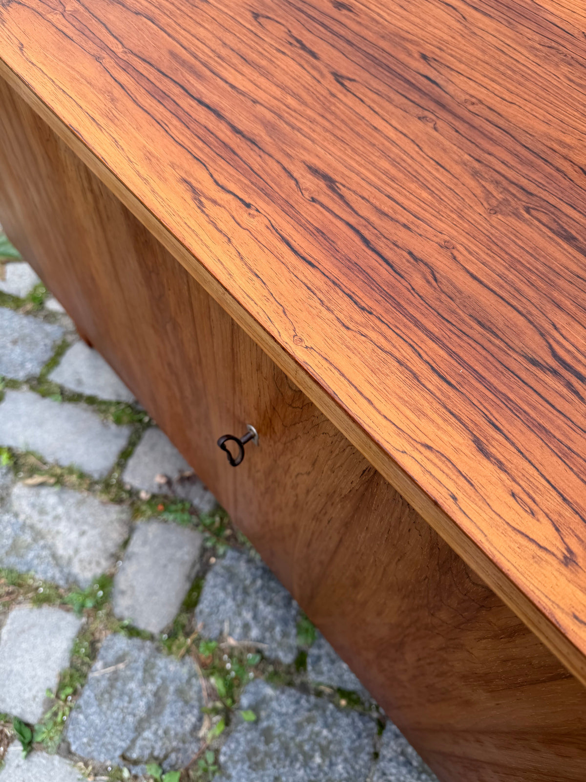 Vintage Sideboard mit Schloss aus Dänemark, Mid-Century