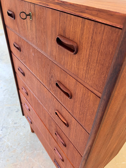 Vintage Kommode Teak mit Schloss aus Dänemark