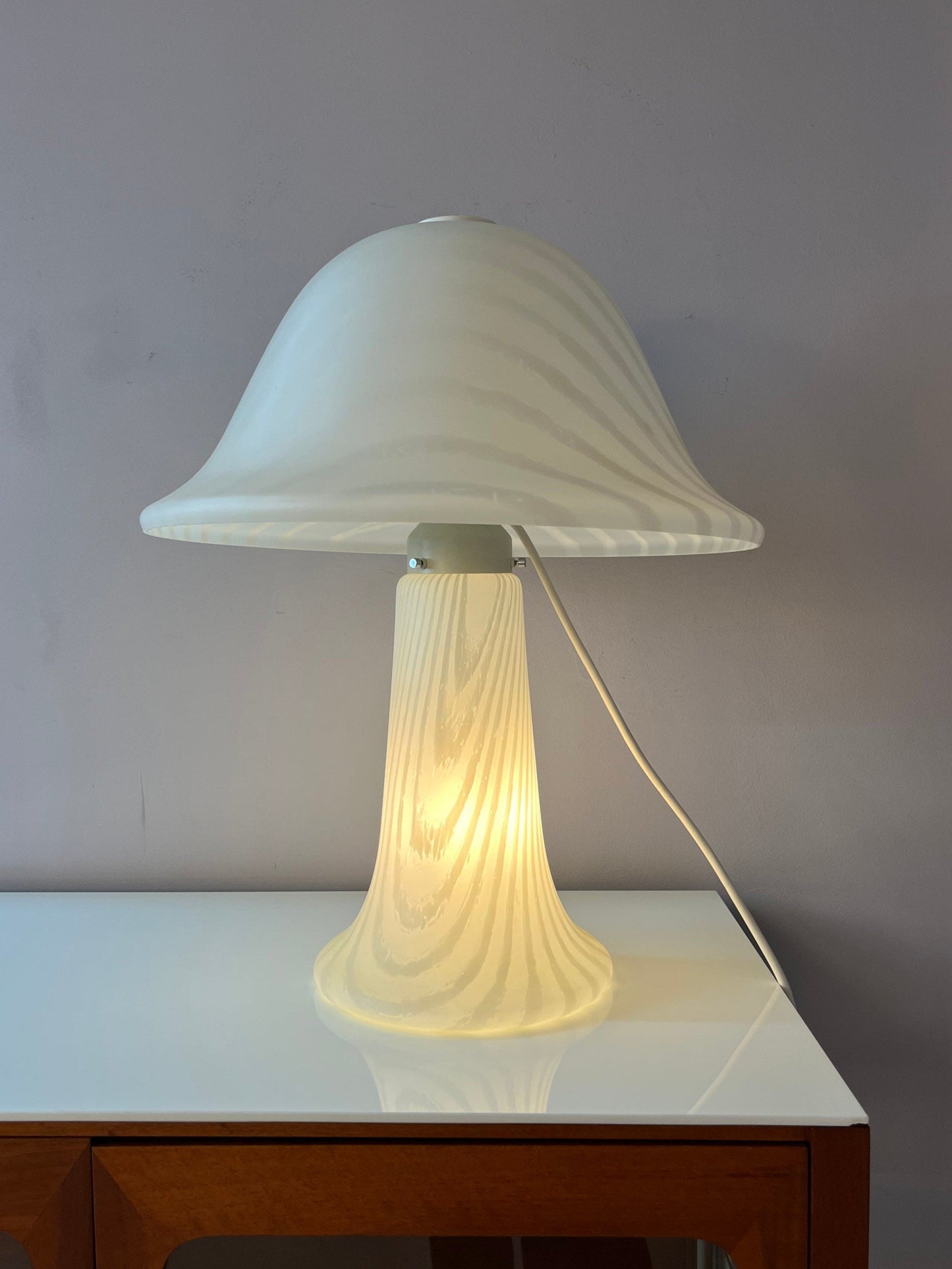 Vintage Pilzlampe von Peill+Putzler weiß Zebramuster