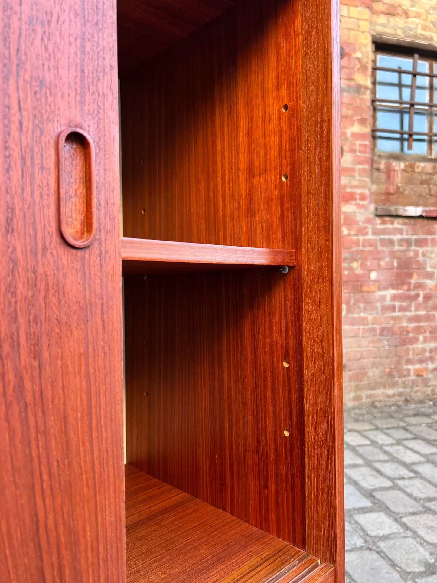 Vintage Schrank Teak mit Schiebetüren und Schubladen aus Dänemark