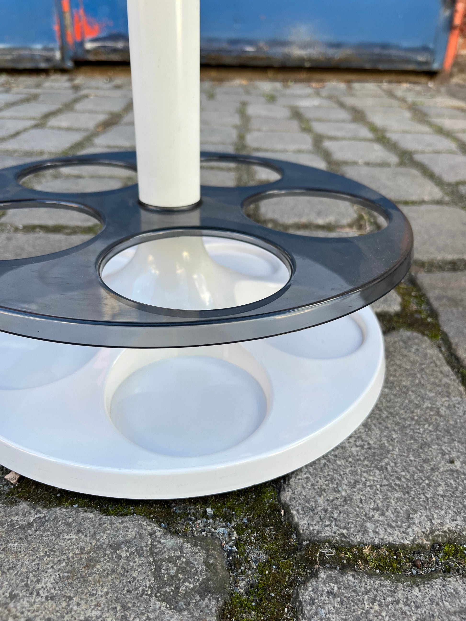 Flaschenhalter Beistelltisch weiß von Flair Holland