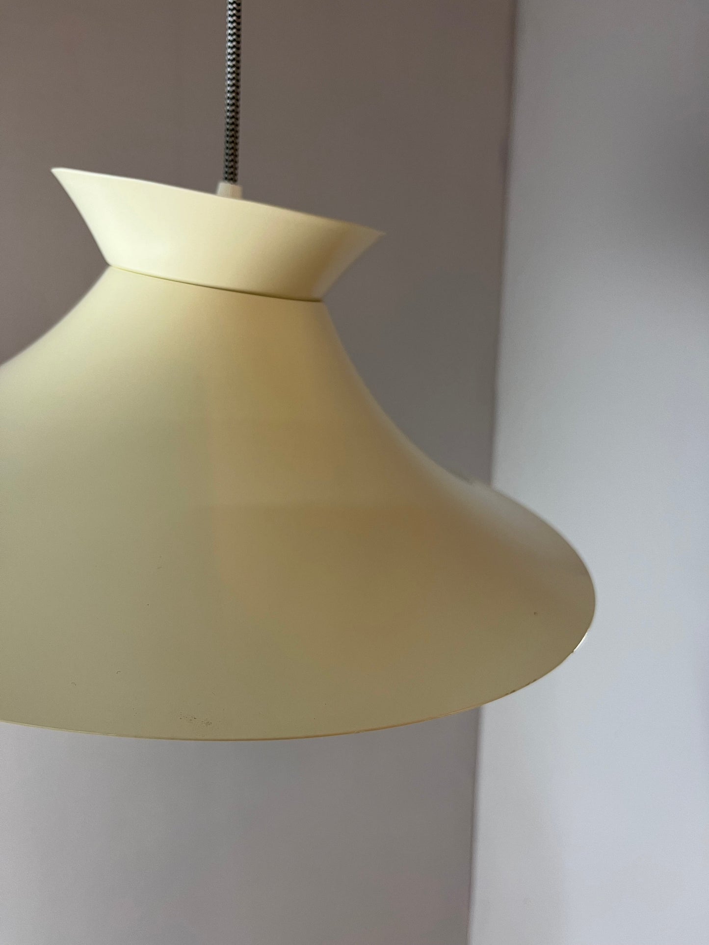 Vintage Hängelampe weiß aus Dänemark