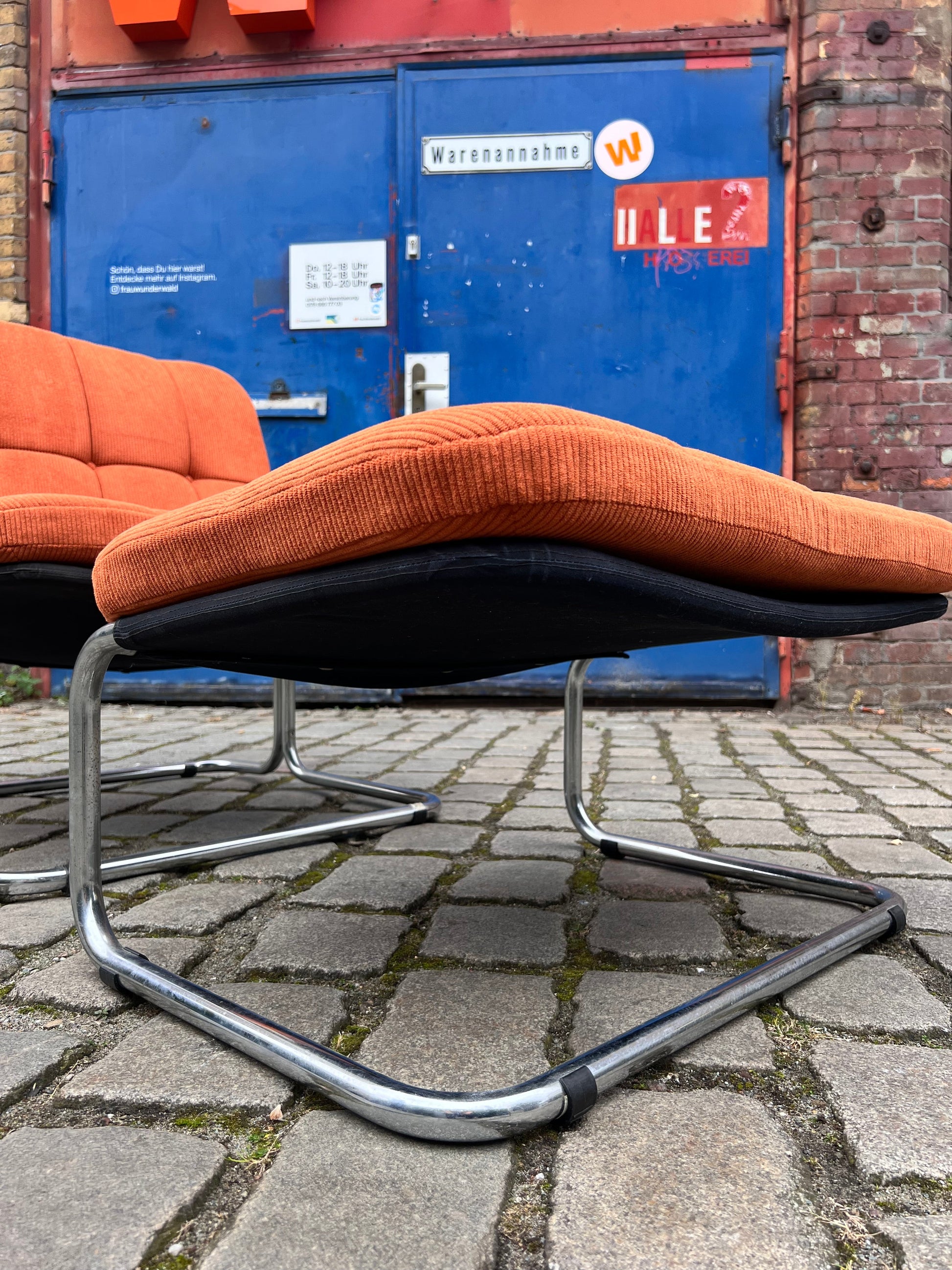 Sessel orange Cord Chrom mit Ottomane von pol international