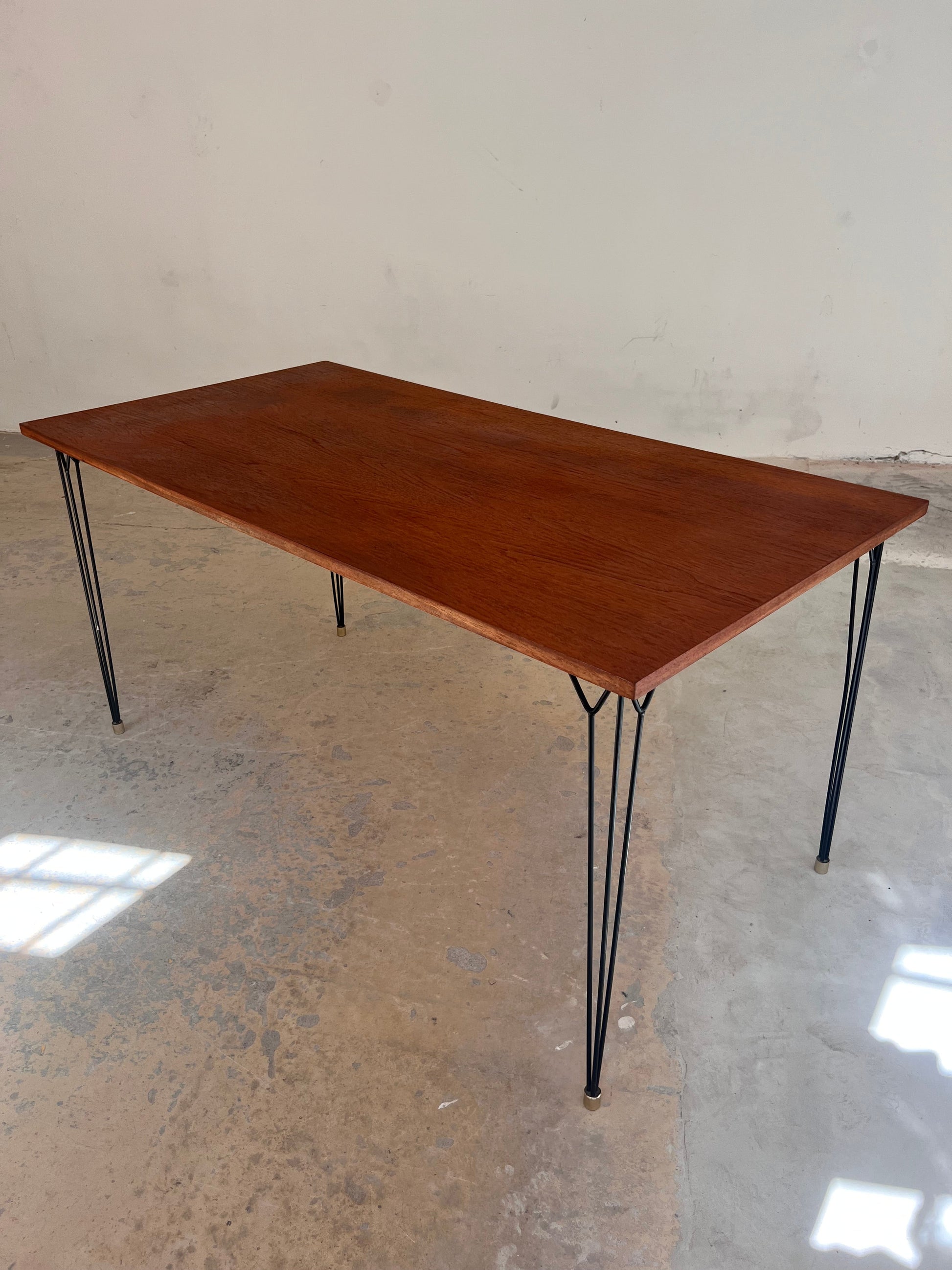 Vintage Esstisch Teak mit originalen Hairpin Legs