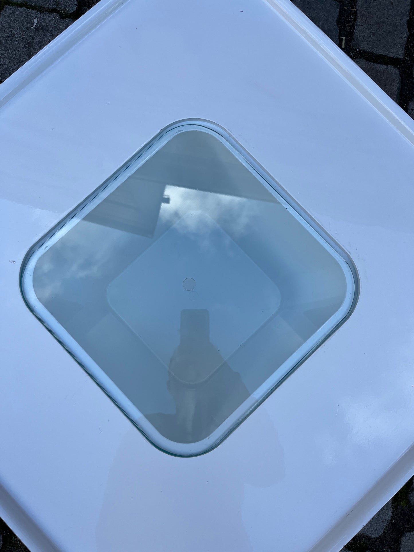 Couchtisch weiß Kunststoff Glas von Peter Ghyczy