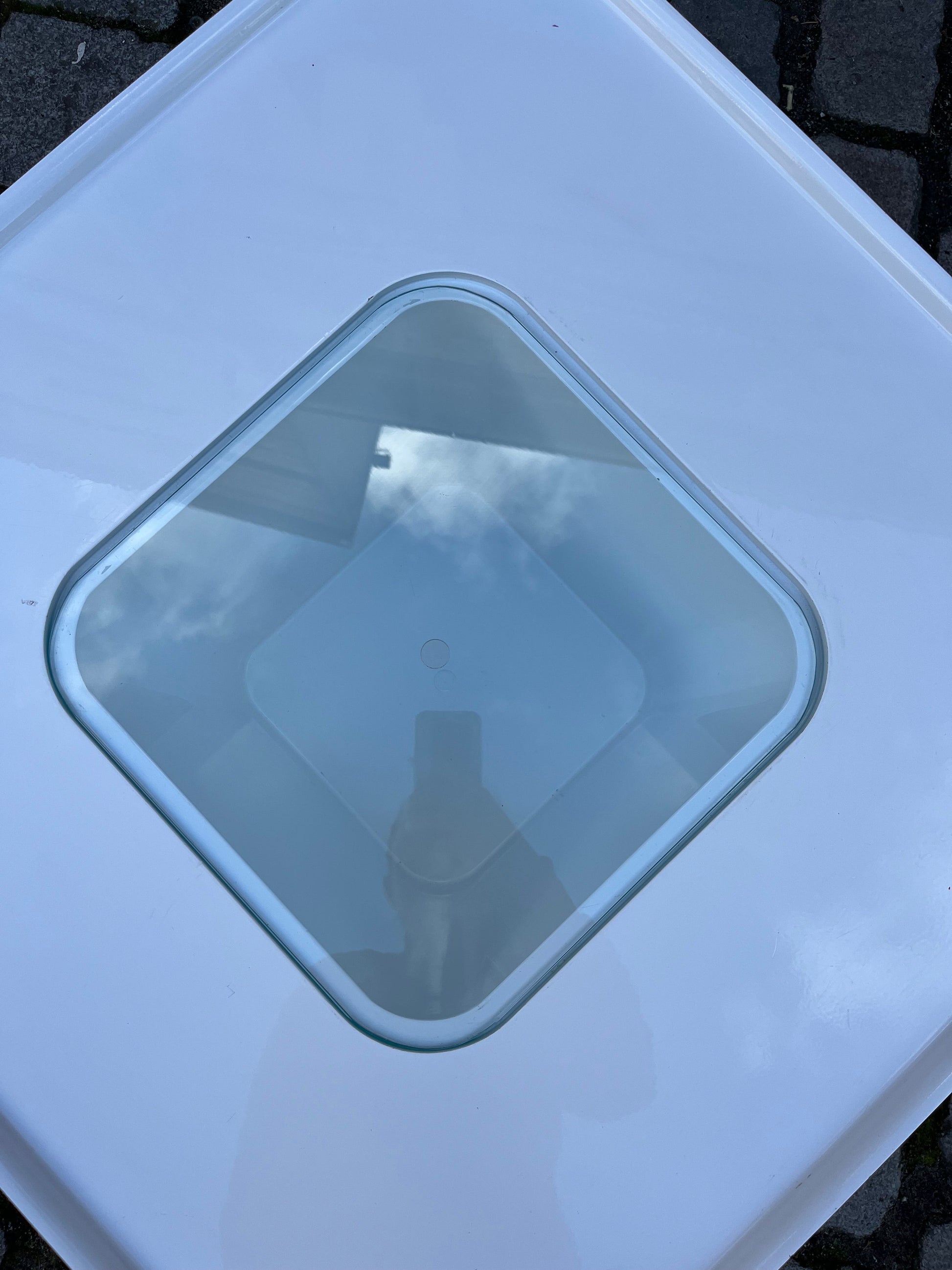 Couchtisch weiß Kunststoff Glas von Peter Ghyczy