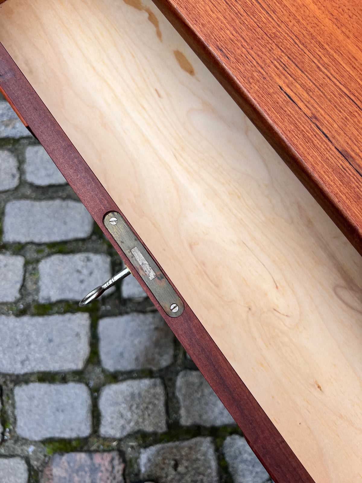 Vintage Kommode Teak mit Schloss aus Dänemark
