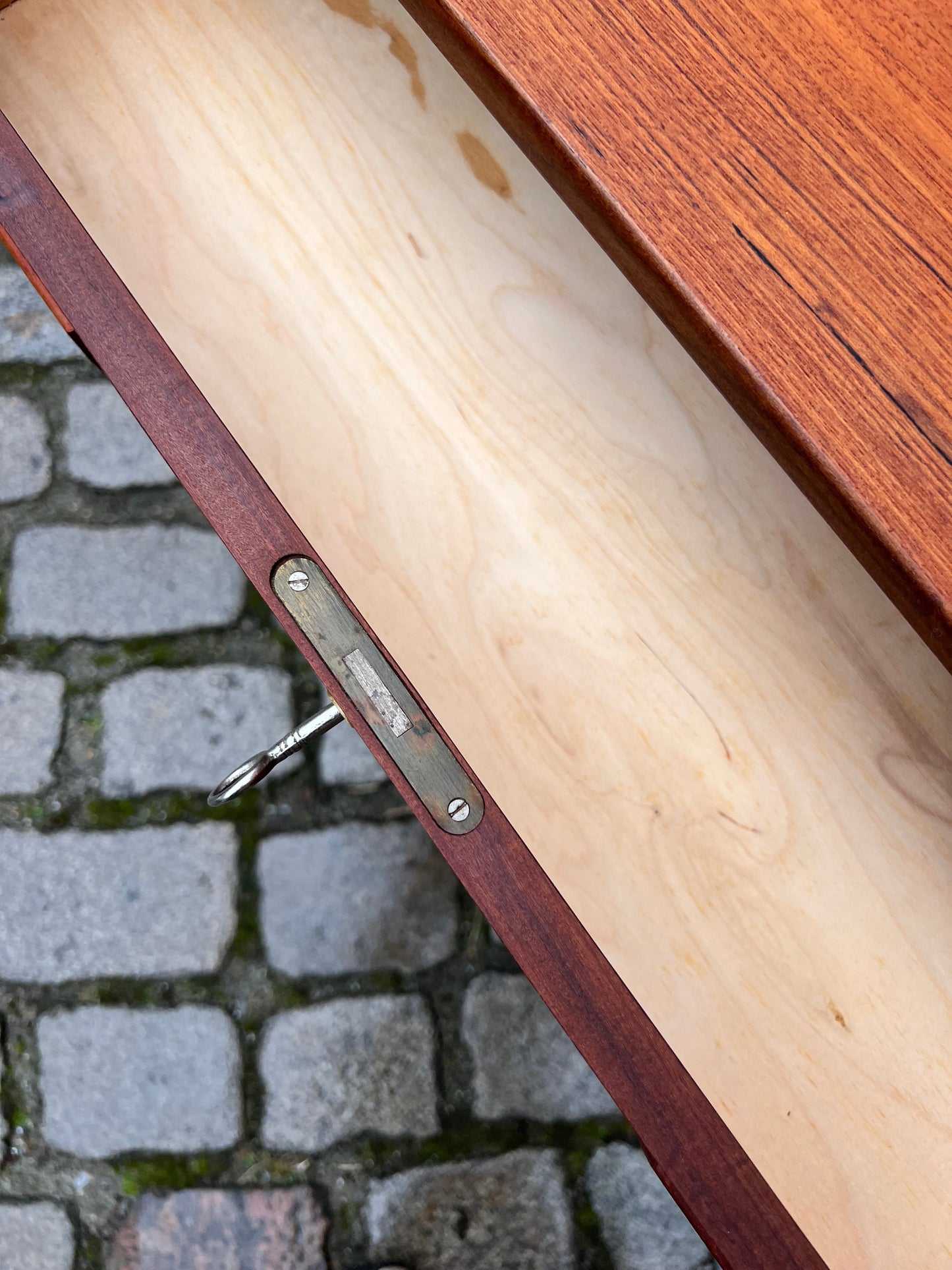 Vintage Kommode Teak mit Schloss aus Dänemark