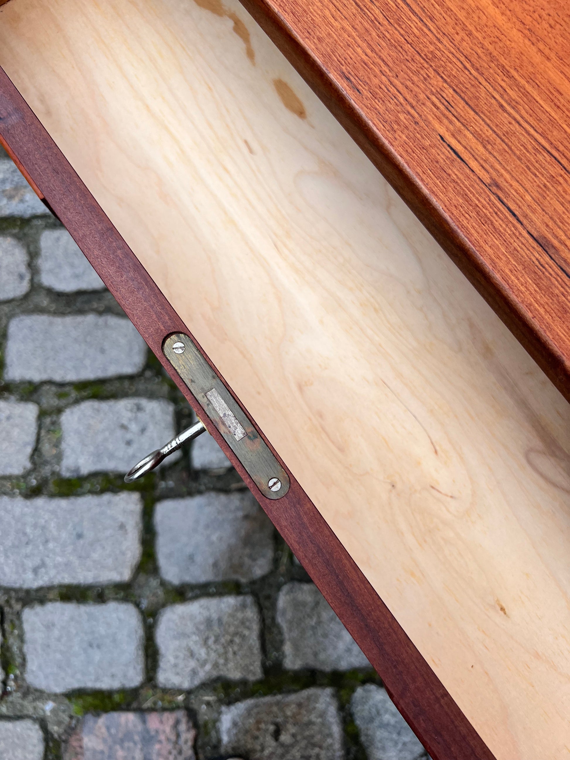 Vintage Kommode Teak mit Schloss aus Dänemark