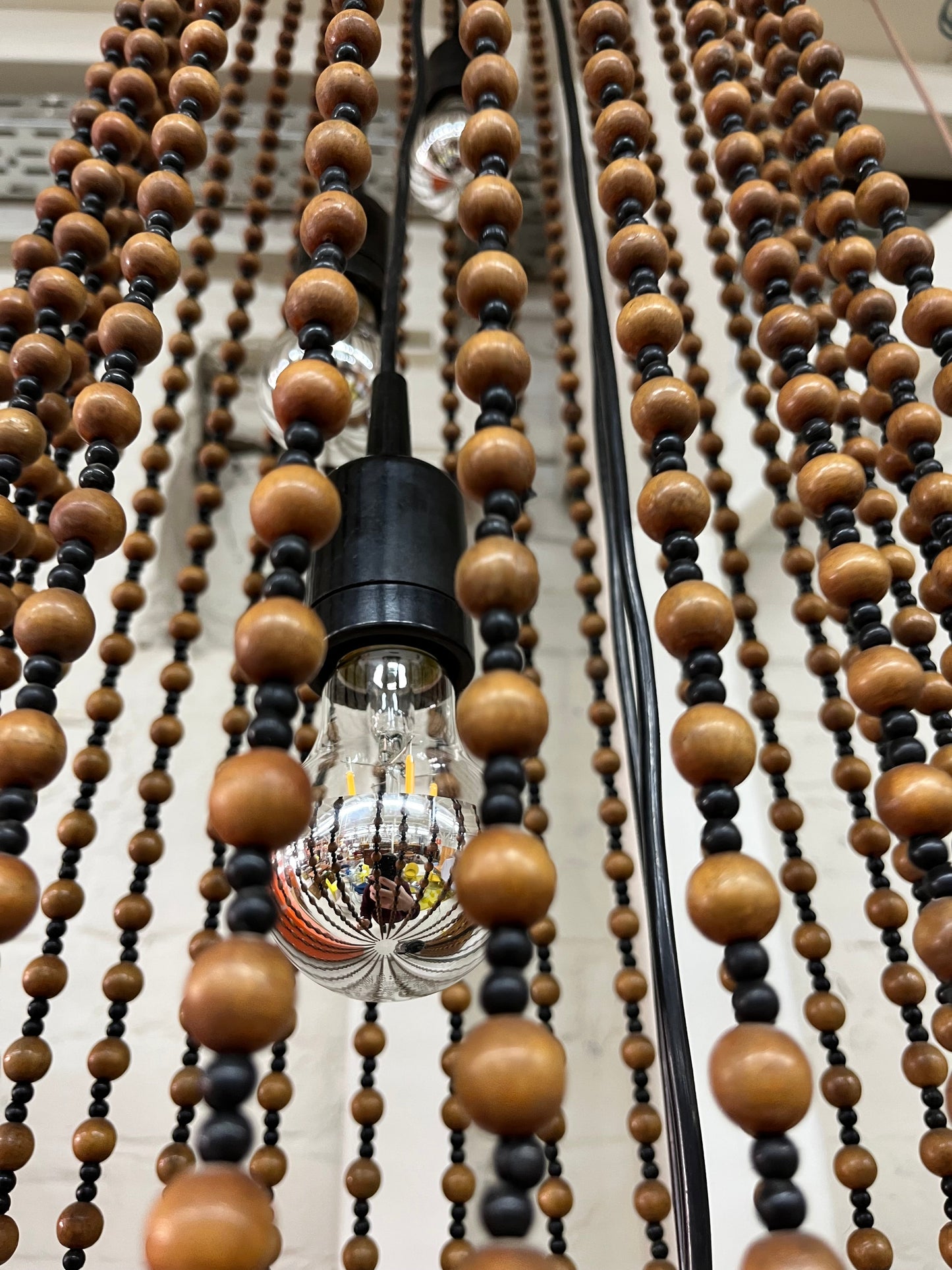 Vintage Kaskadenleuchte Modell 887 von Temde Holzperlen E27