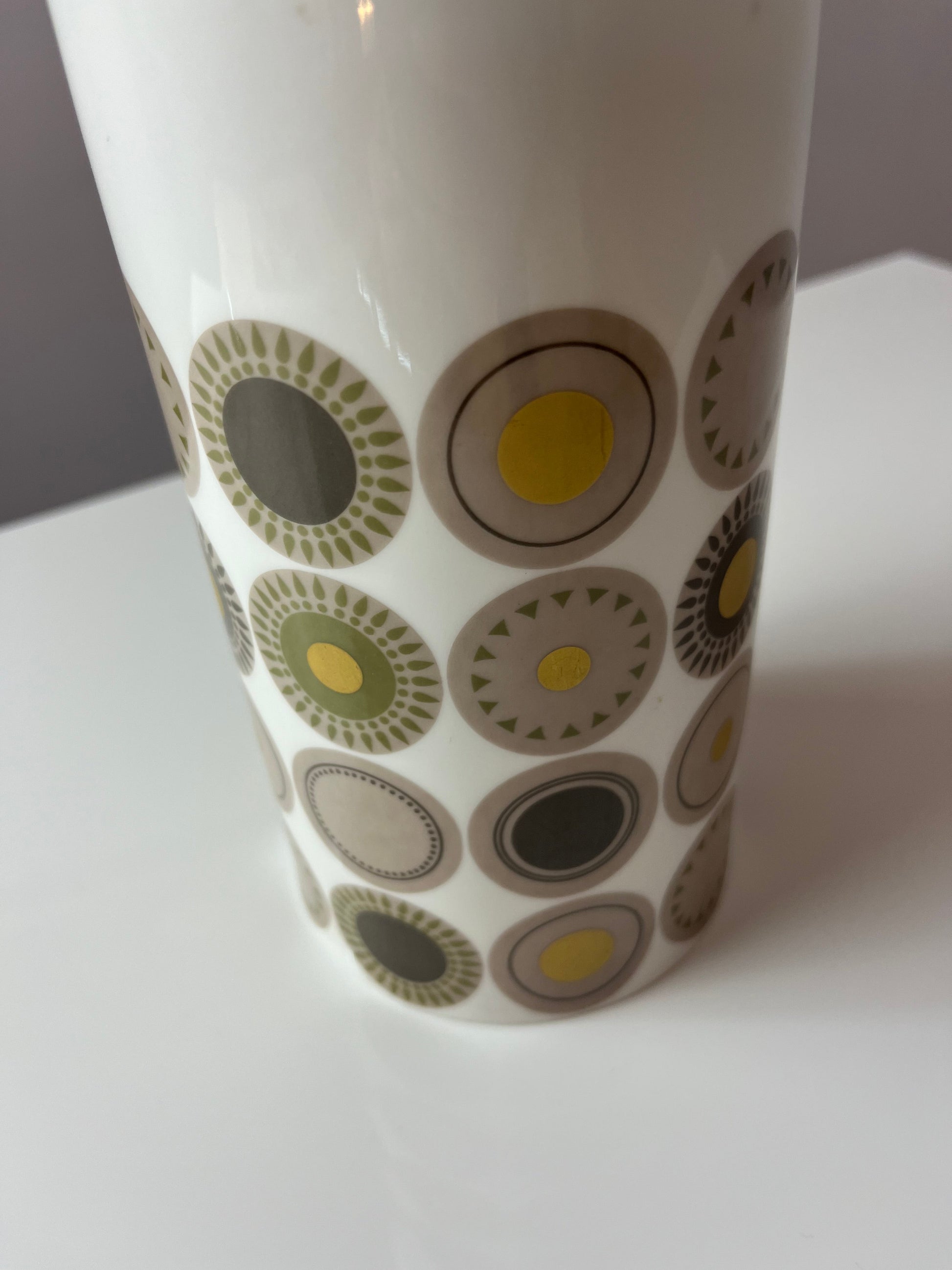 Vase Medaillon weiß Porzellan von Hans Theo Baumann für Thomas