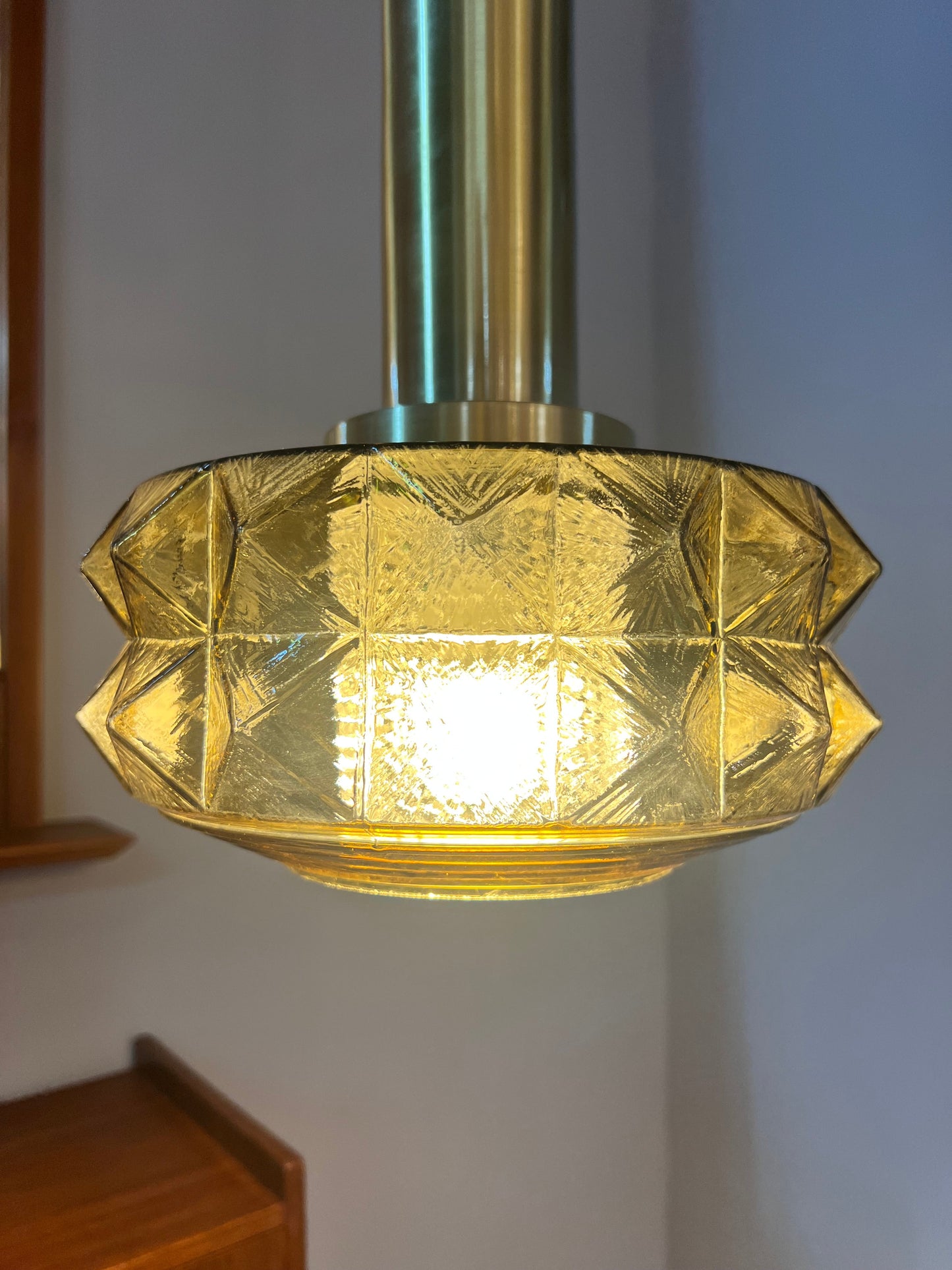 Lampe suspendue vintage en verre doré par Vitrika