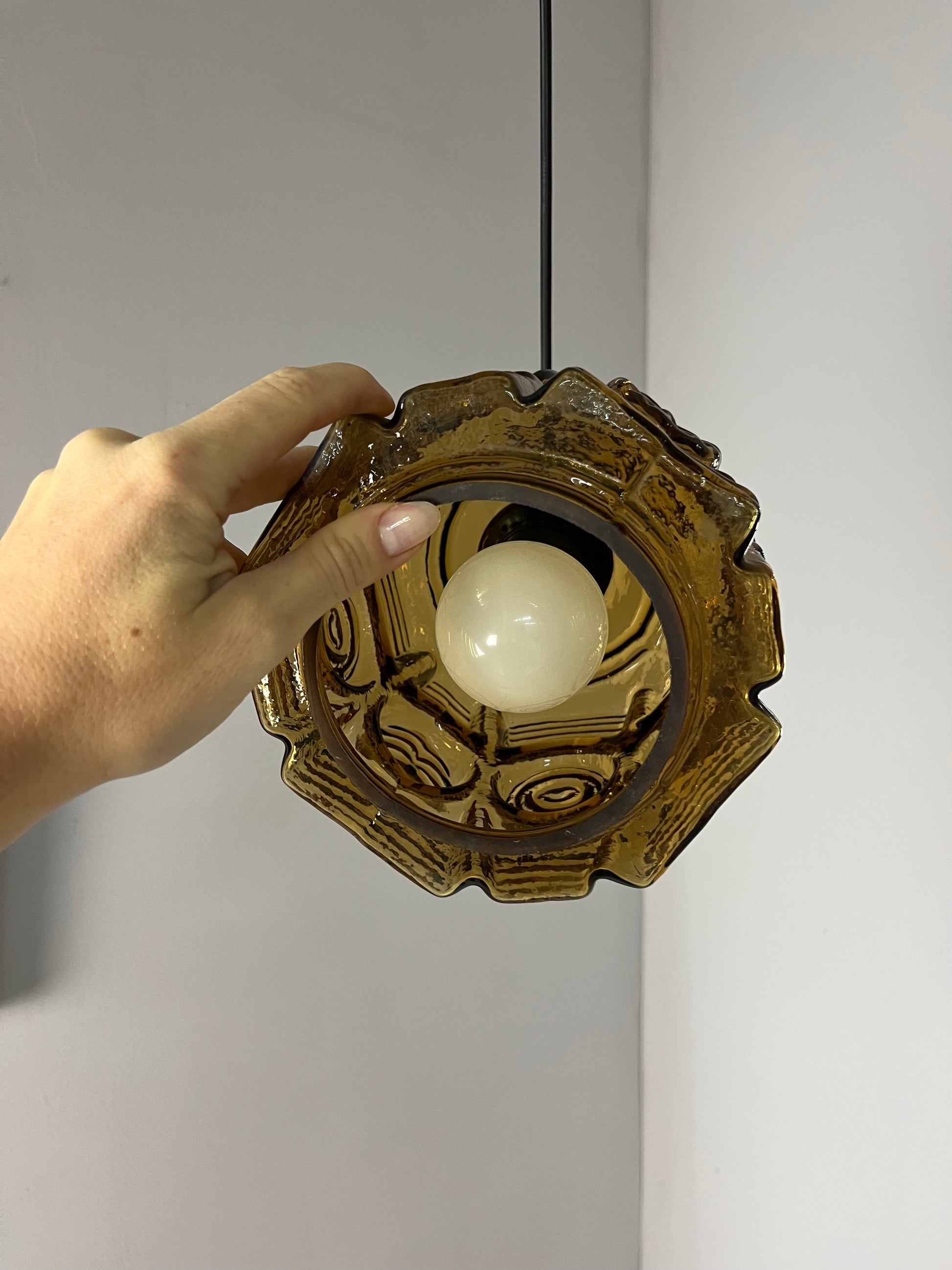 Vintage Hängelampe braun Glas Messing von Vitrika