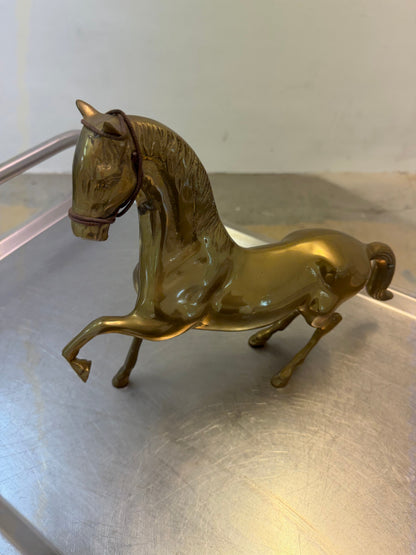 Vintage Pferdeskulptur aus Messing mit Patina