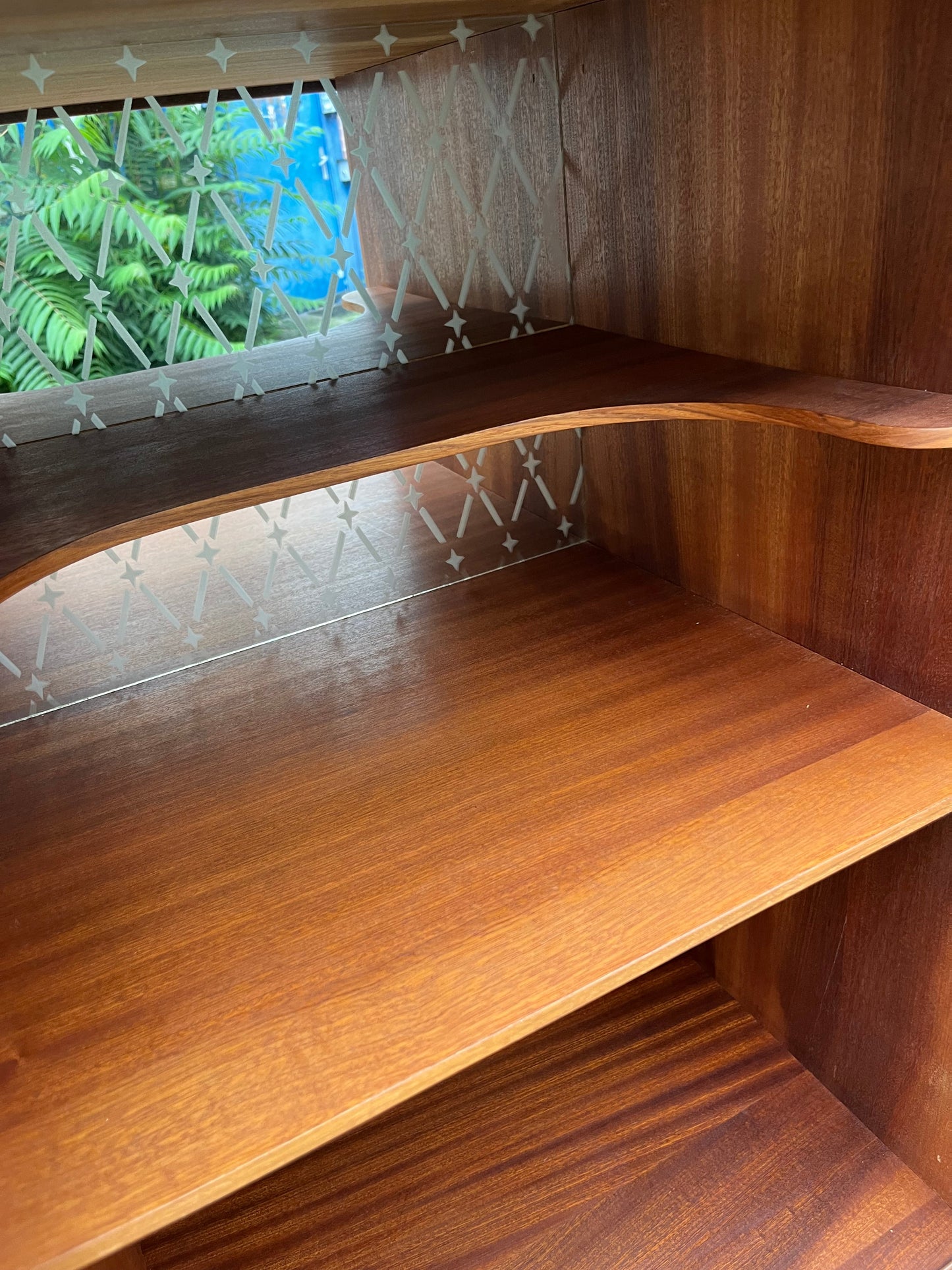 Buffet haut vintage avec vitrine en teck du Danemark