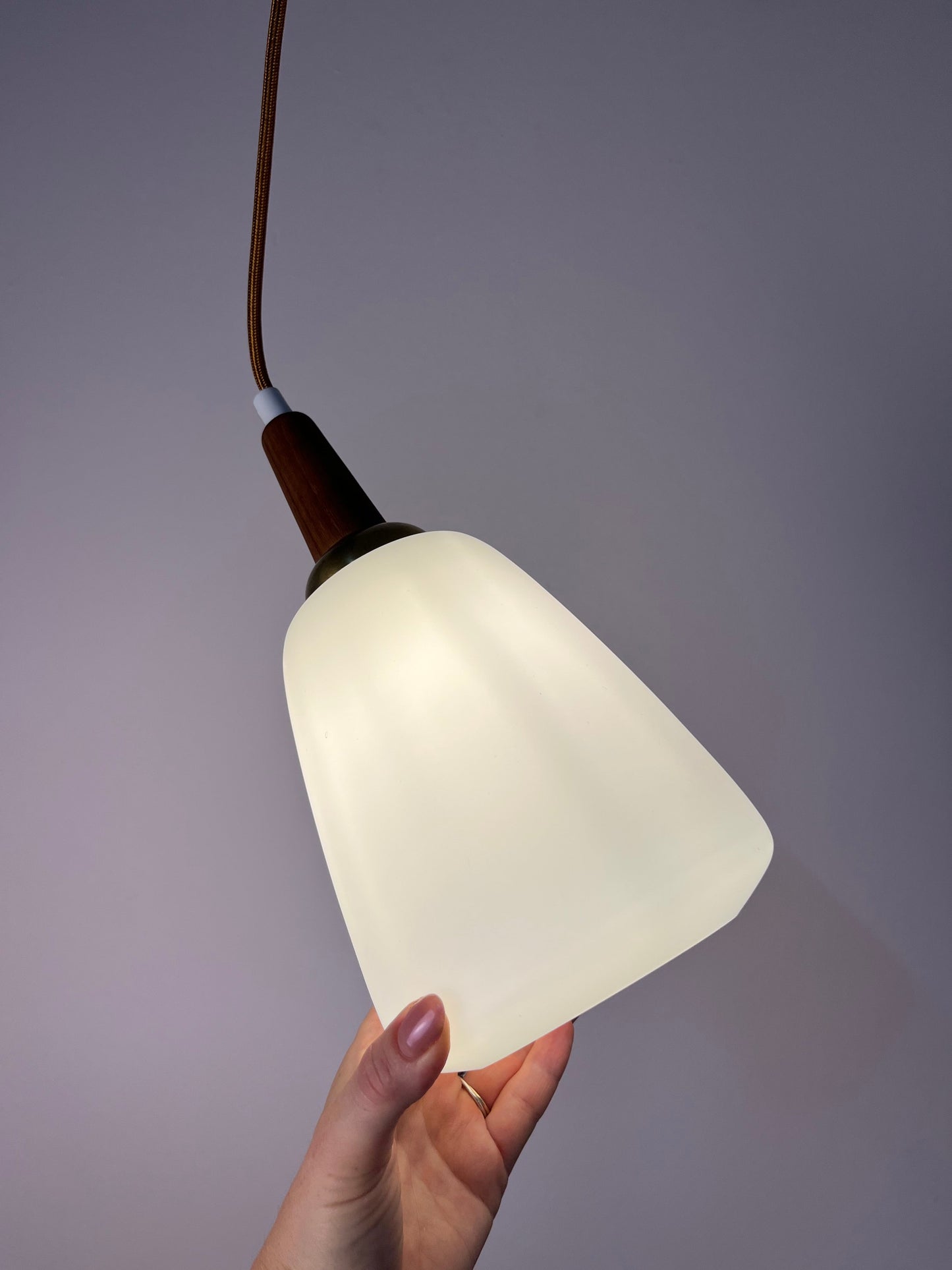 Vintage Hängelampe Opalglas mit Teak und Messing aus Dänemark