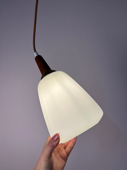 Vintage Hängelampe Opalglas mit Teak und Messing aus Dänemark