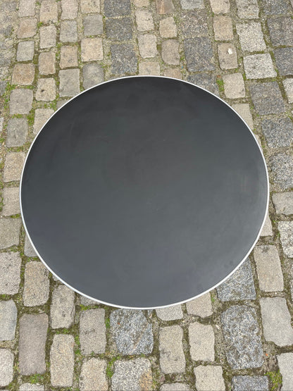 Table basse en linoléum noir chromé par Mauser