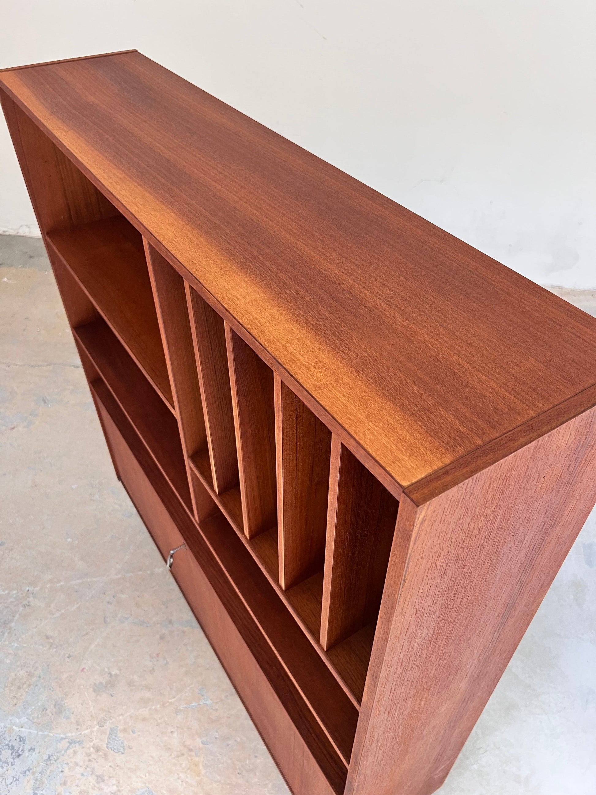 Vintage Bücherregal mit Klappfach Teak aus Dänemark