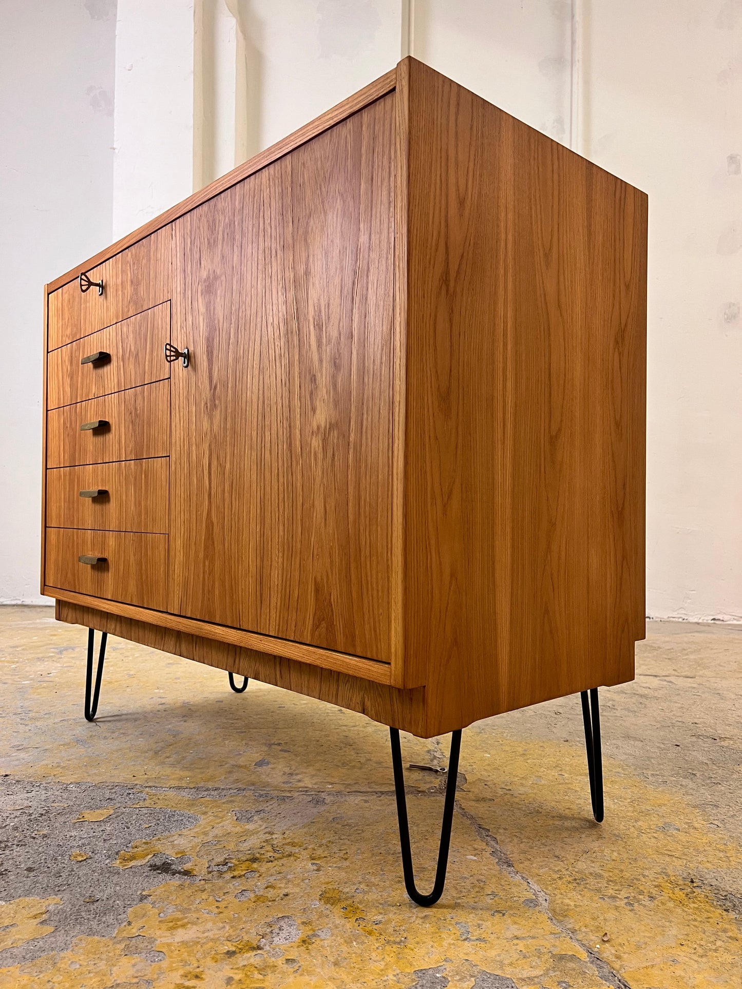 Vintage Kommode Typ 605 von Herbert Eilenberg für Hellerau mit Schubladen auf Hairpinlegs