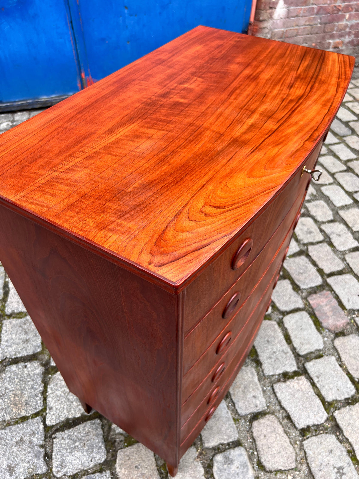 Vintage Kommode Teak gerundete Front Dänemark