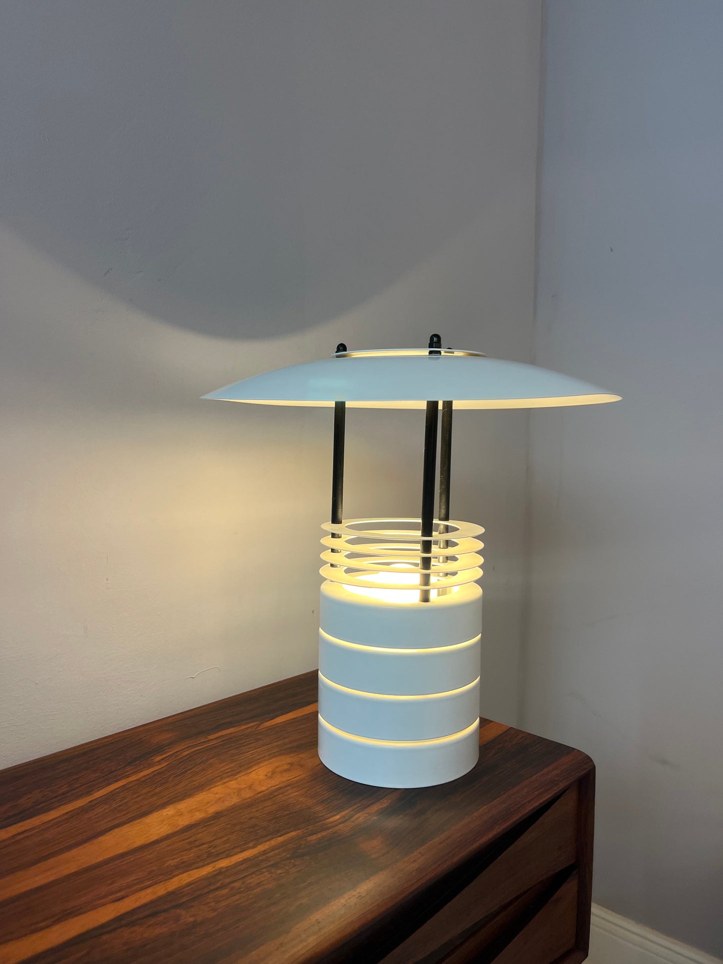 Lampe de table vintage en métal blanc par Jørgen Buchwald pour Laterna Danica