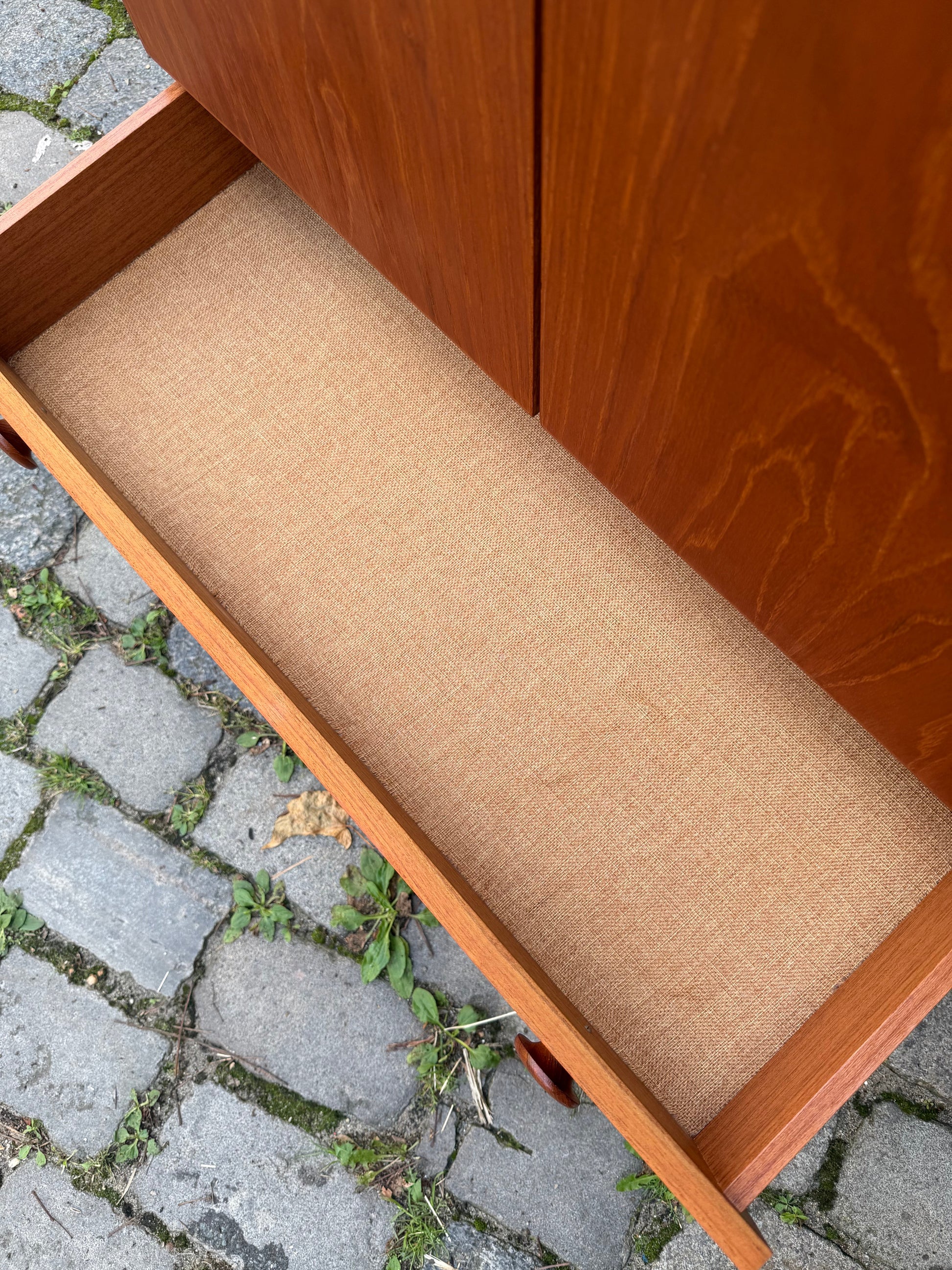 Vintage Kommode Teak mit runden Griffen aus Dänemark