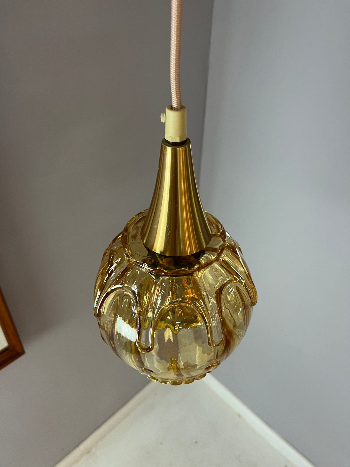 Lampe suspendue vintage en verre jaune doré avec laiton