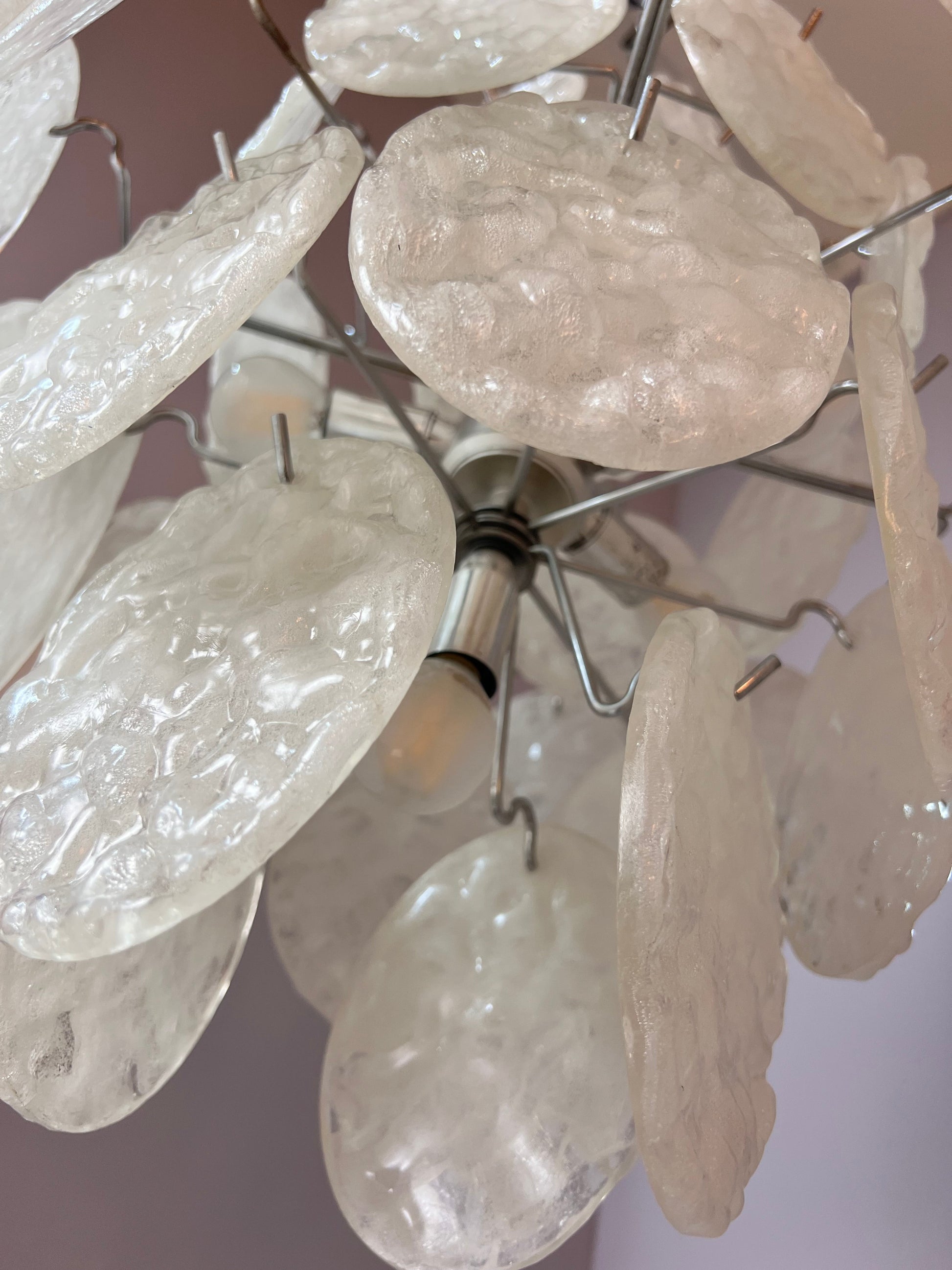 Vintage Kronleuchter weiß silber mit Acrylglasplatten von Gino Vistosi inspiriert
