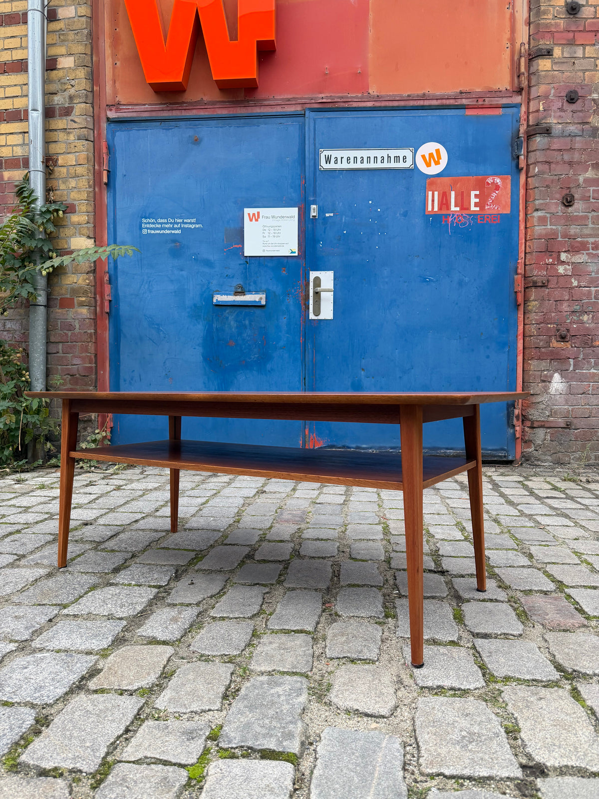 Vintage Couchtisch Teak mit Ablage aus Dänemark