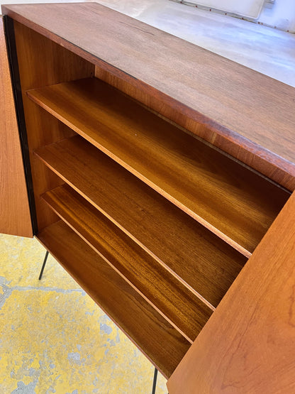 Vintage Regal Teak mit Schloss und Türen aus Dänemark