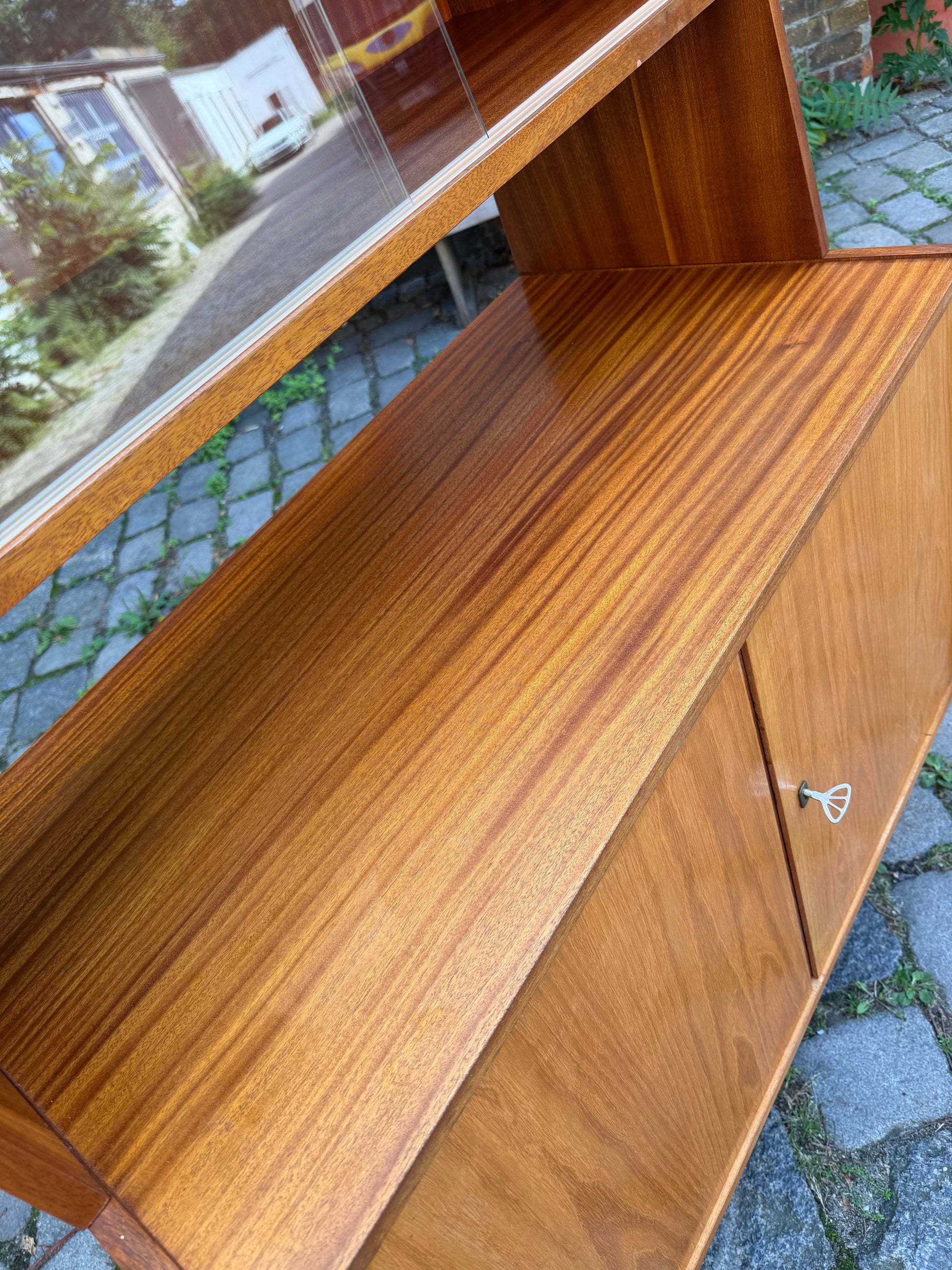 Vintage Aufsatzschrank mit Vitrine von VEB Möbelindustrie Halle