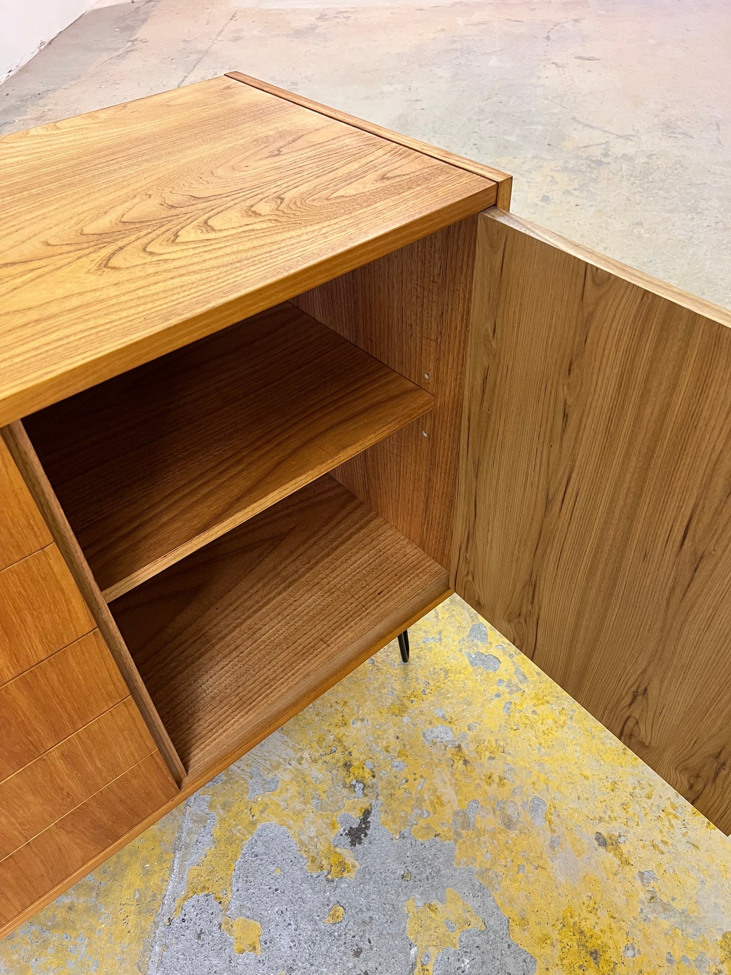 Vintage Kommode Typ 605 von Herbert Eilenberg für Hellerau mit Schubladen auf Hairpinlegs