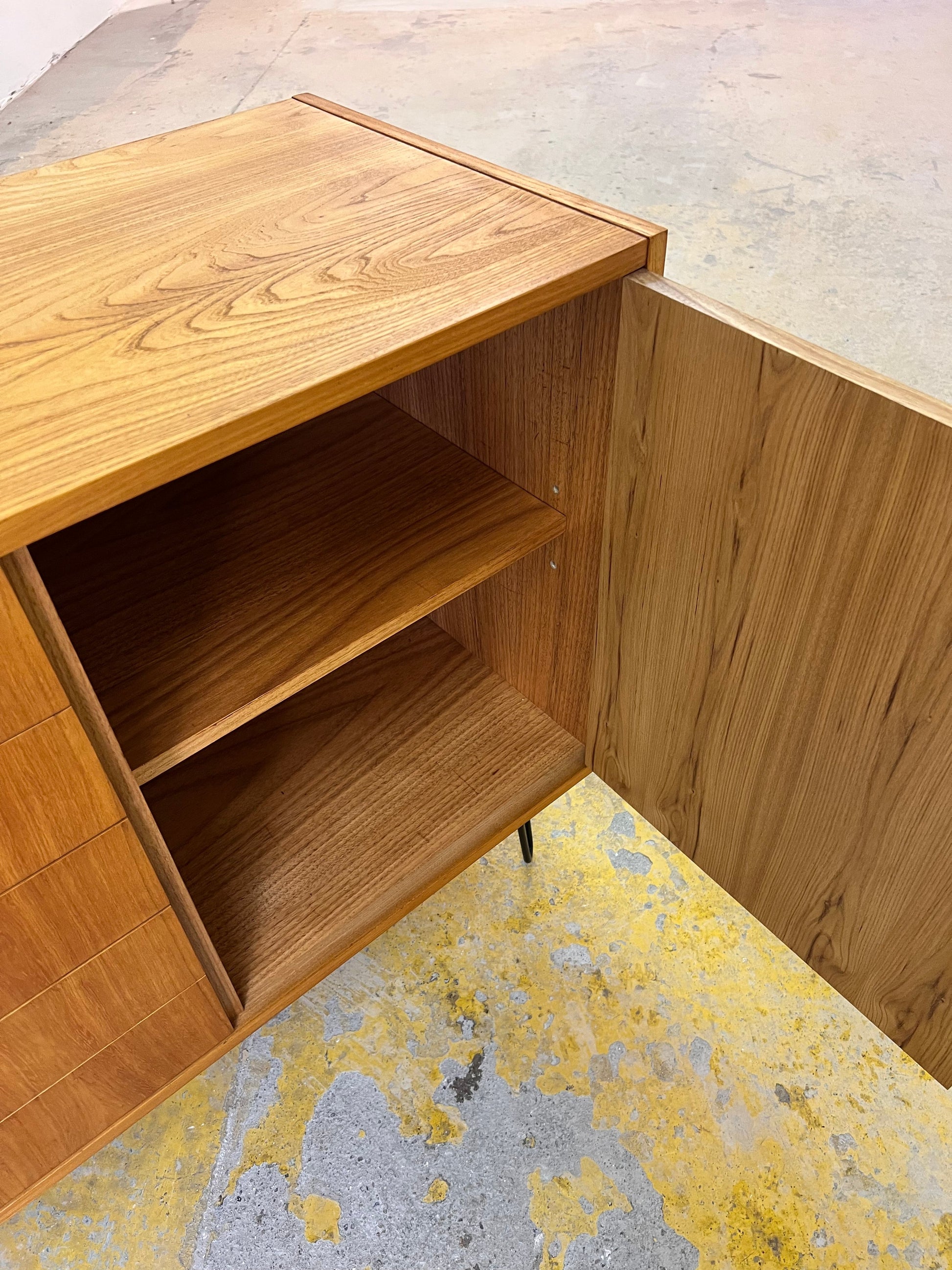 Vintage Kommode Typ 605 von Herbert Eilenberg für Hellerau mit Schubladen auf Hairpinlegs