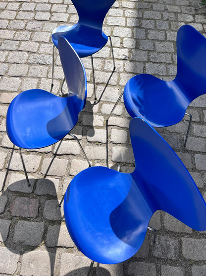 Chaise vintage Série 7 Bleu roi par Arne Jacobsen pour Fritz Hansen Lot de 4