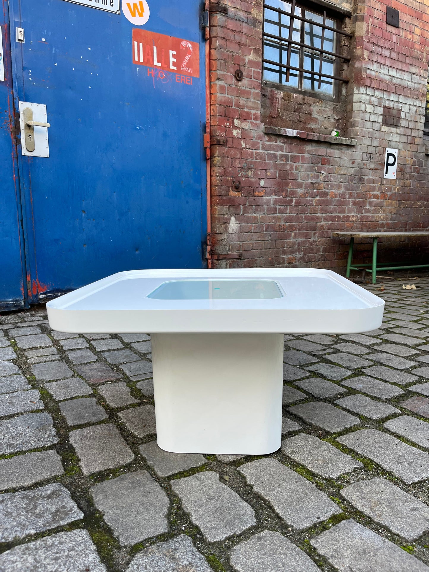 Couchtisch weiß Kunststoff Glas von Peter Ghyczy