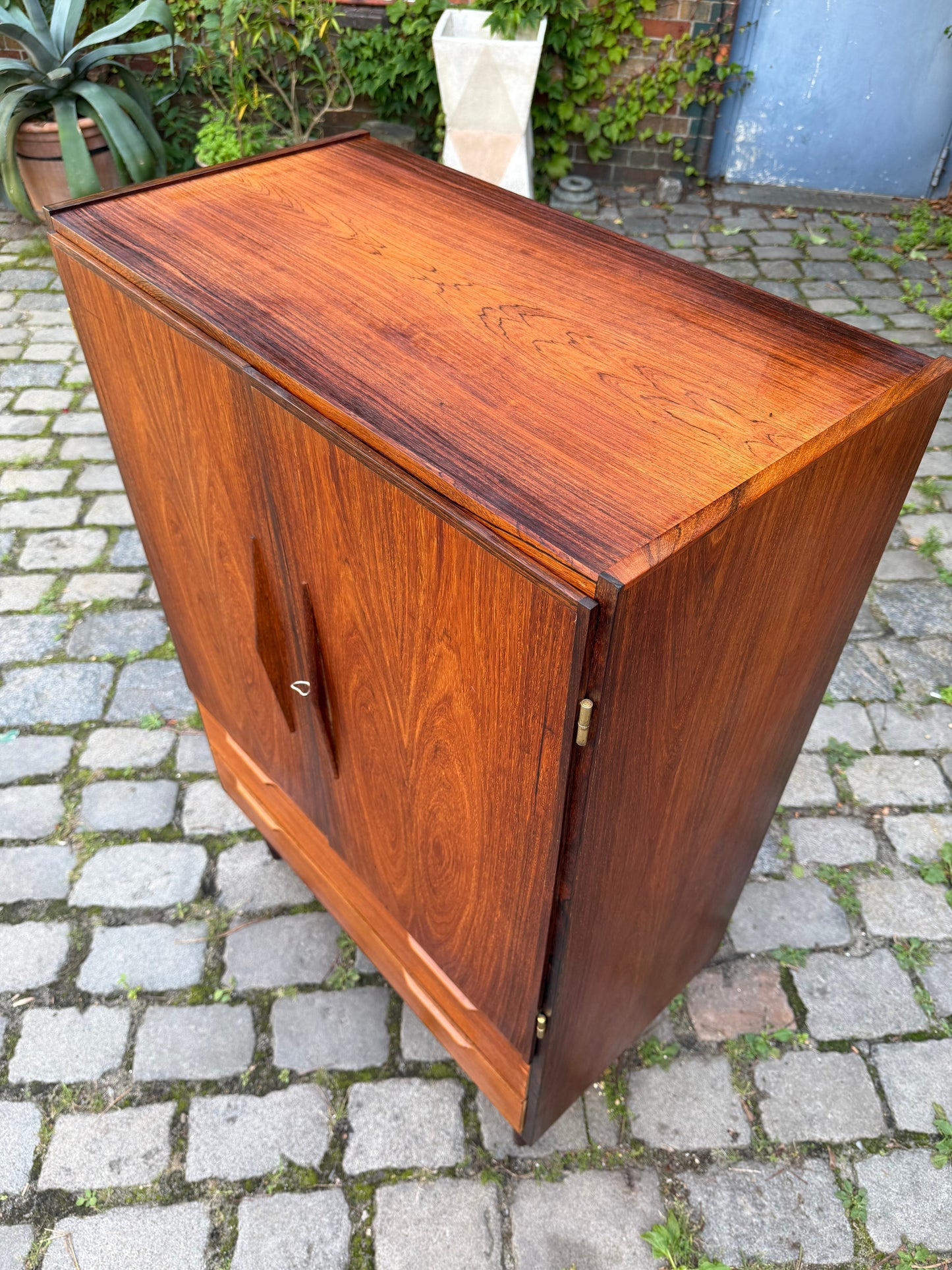 Vintage Anrichte mit Flügeltüren und Schloss aus Dänemark