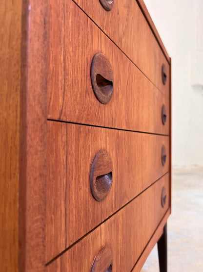 Vintage Kommode Teak mit runden Griffmulden aus Dänemark