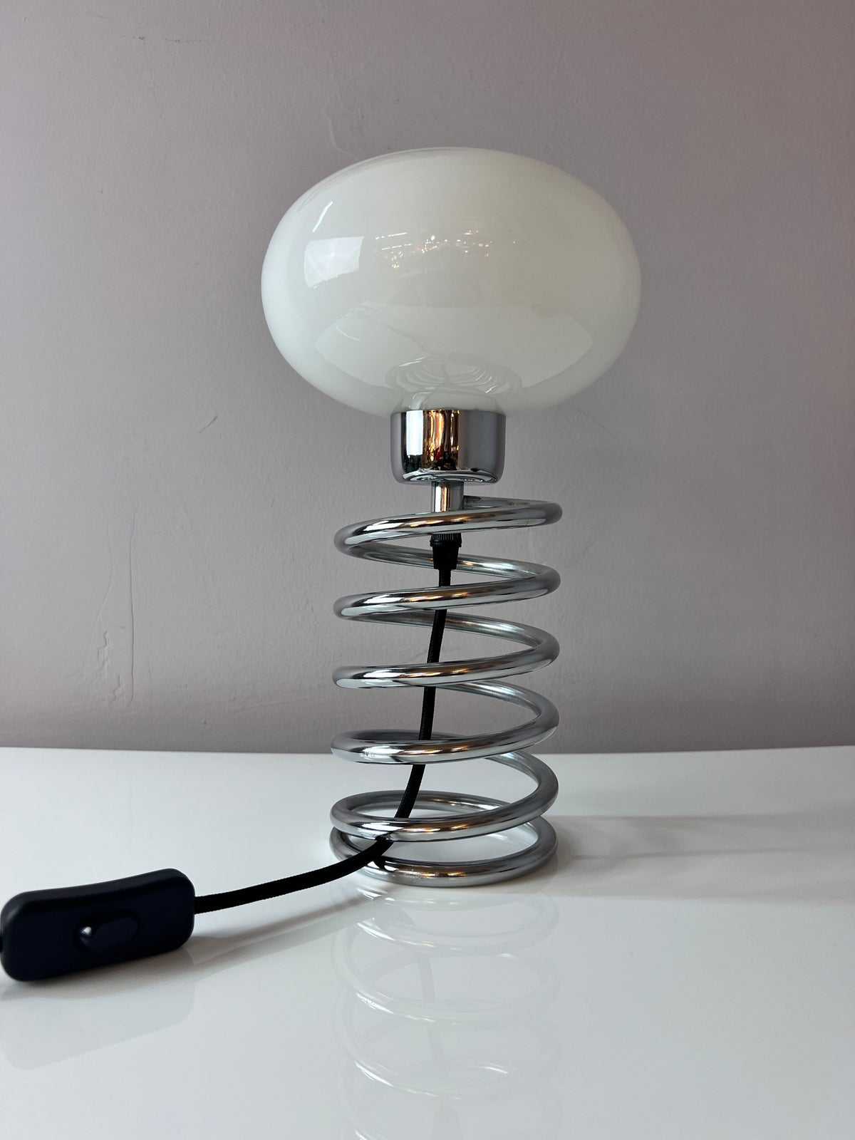 Spiral-Tischlampe Glas und Chrom von Ingo Maurer für HONSEL