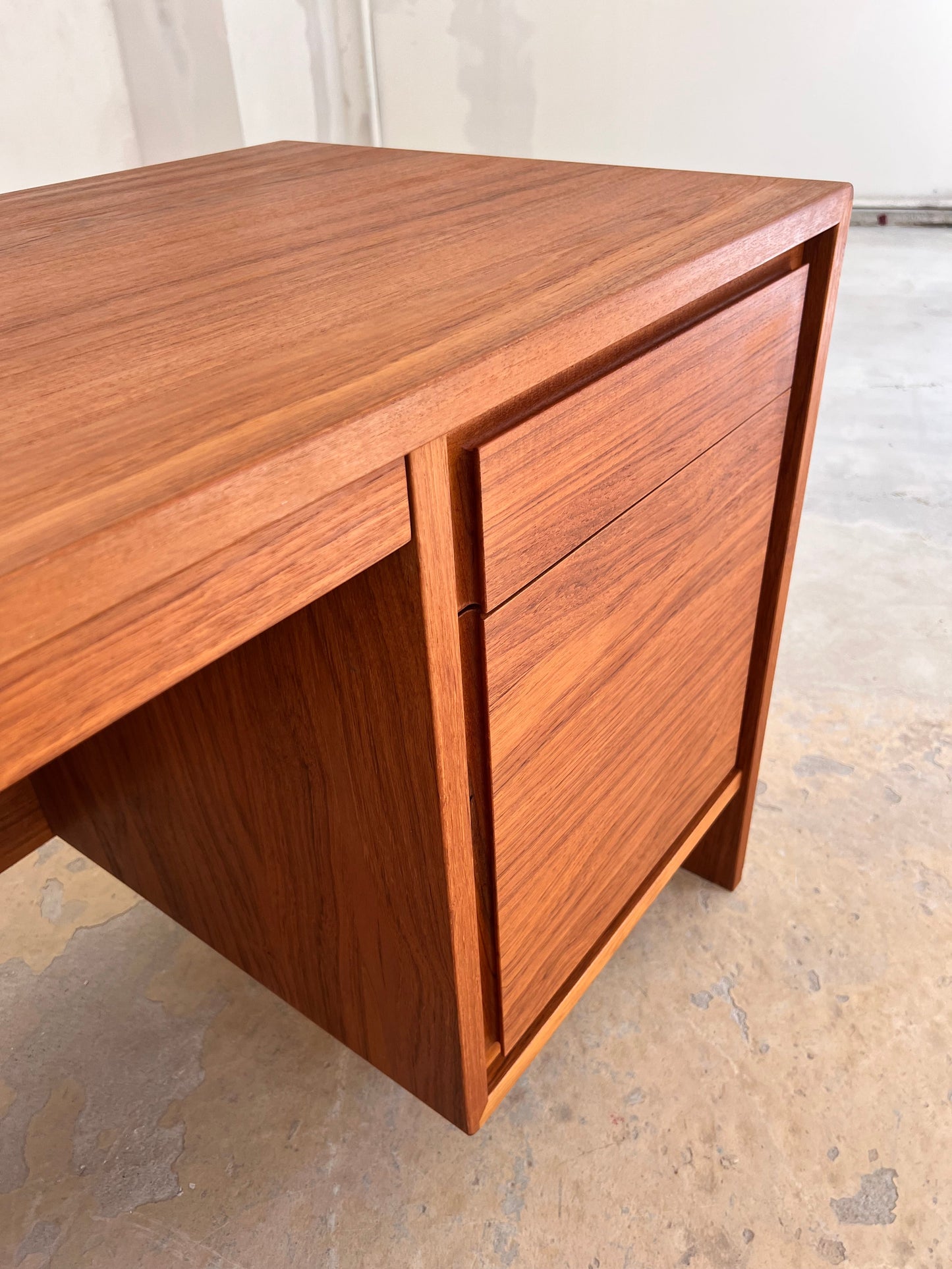Vintage Schreibtisch Teak mit Laptop-Fach aus Dänemark