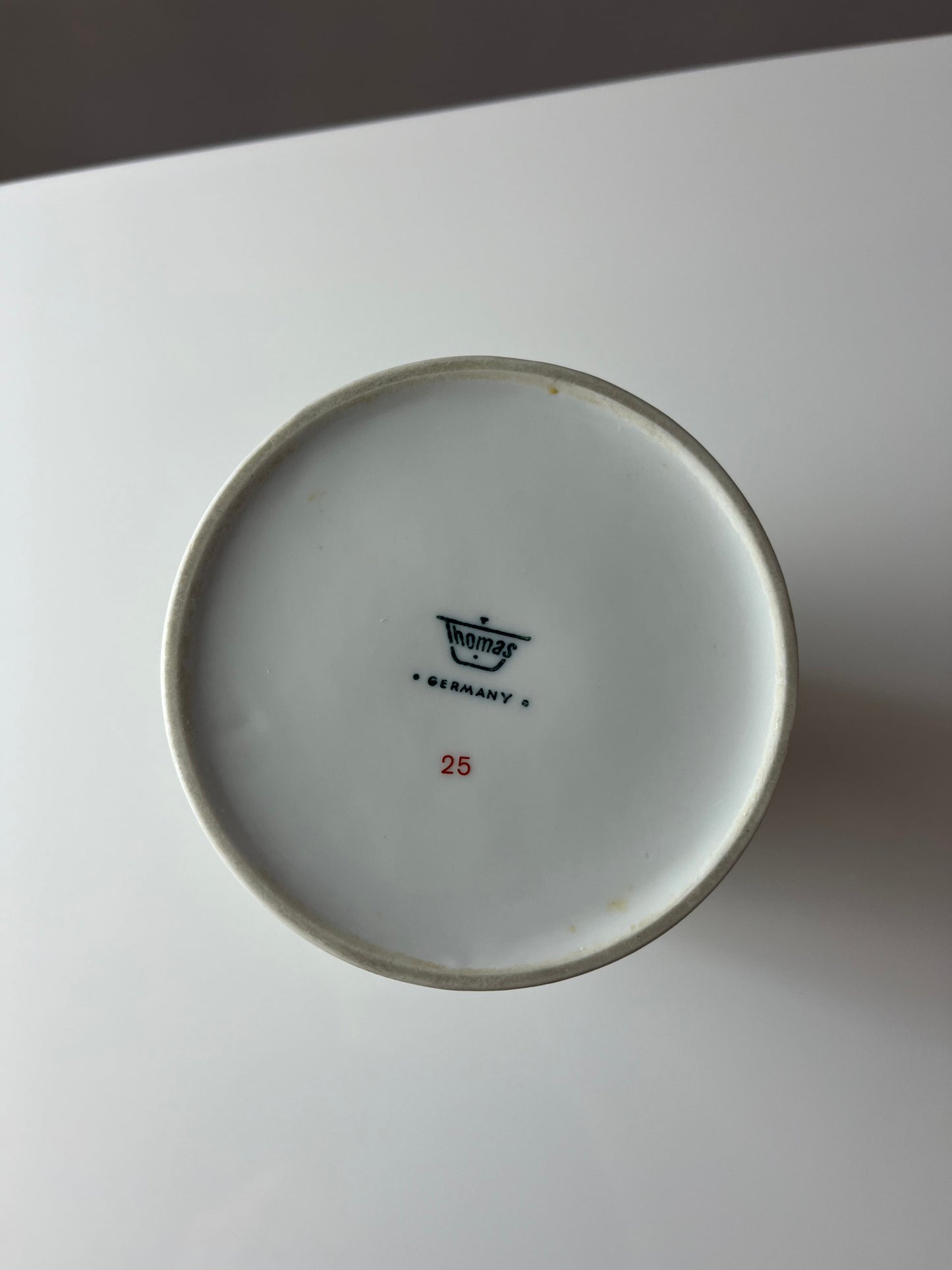 Vase Medaillon weiß Porzellan von Hans Theo Baumann für Thomas